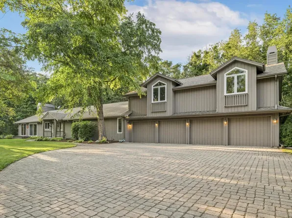 W5150 County Road B, Fontana, WI 53125