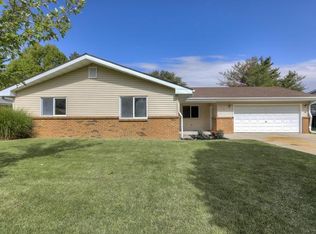 304 Ashmore Dr, Urbana, IL 61801