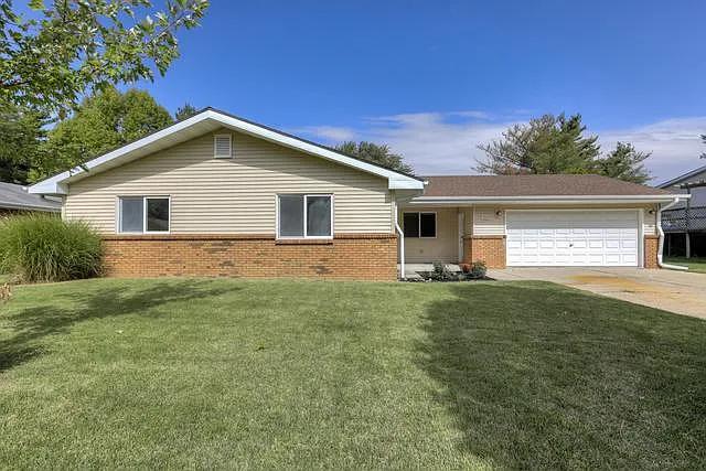 304 Ashmore Dr photo 1