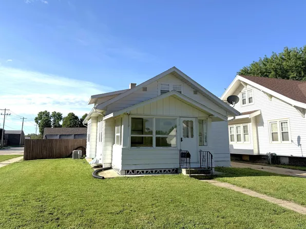 302 W 17th St, South Sioux City, NE 68776
