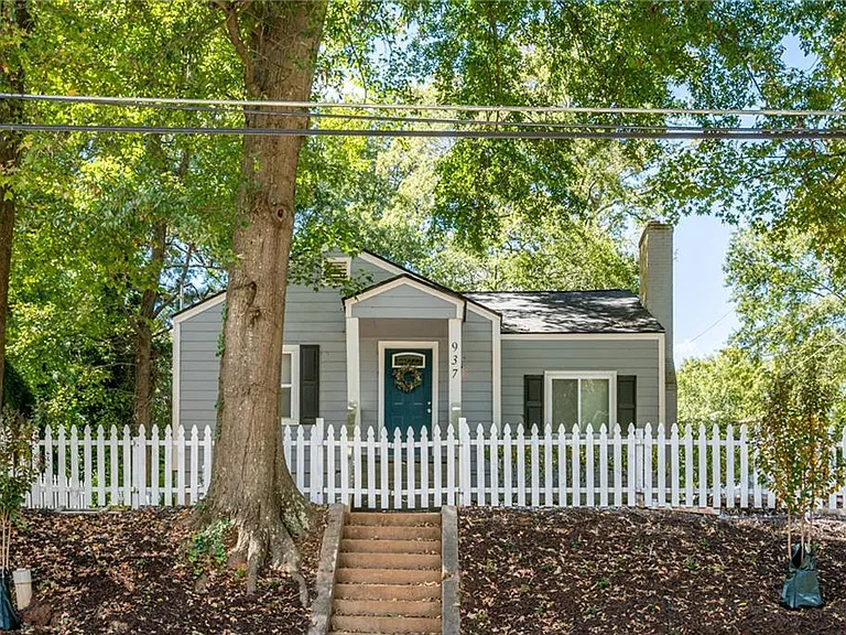 937 Lawton St SW — Photo 1