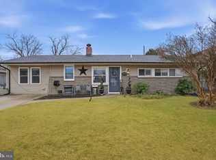 165 Crabtree Dr, Levittown, PA 19055