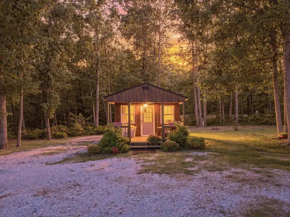 245 Point Dr, Belvidere, TN 37306