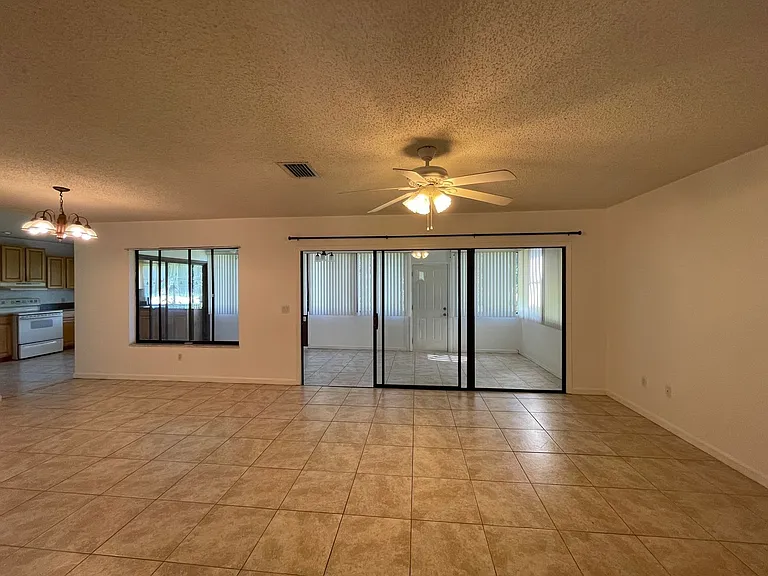 997 Mariposa Dr NE — Photo 5