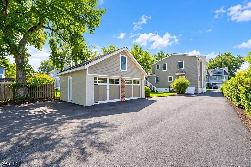 3 bed, 2.0 bath, $3,750 — Photo 3