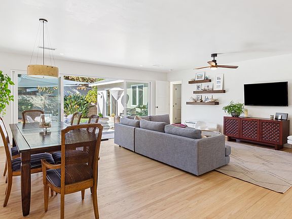 3rd image of 626 Catalina Blvd