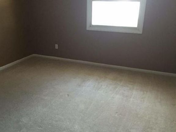 4th image of 1005 Houston Acres