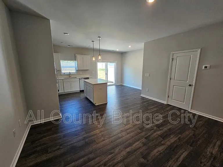 157 Randwick Ln — Photo 2