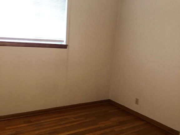 5th image of 907 Hawthorne St