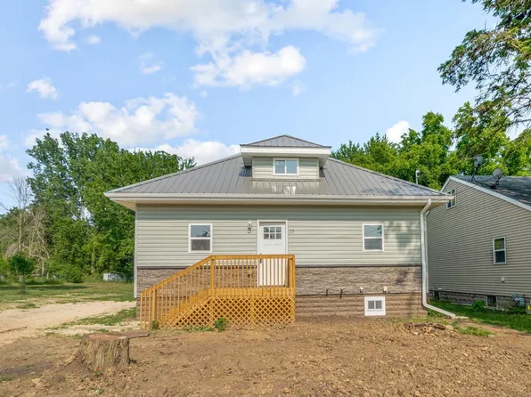 17 5th Ave SW, Oelwein, IA 50662