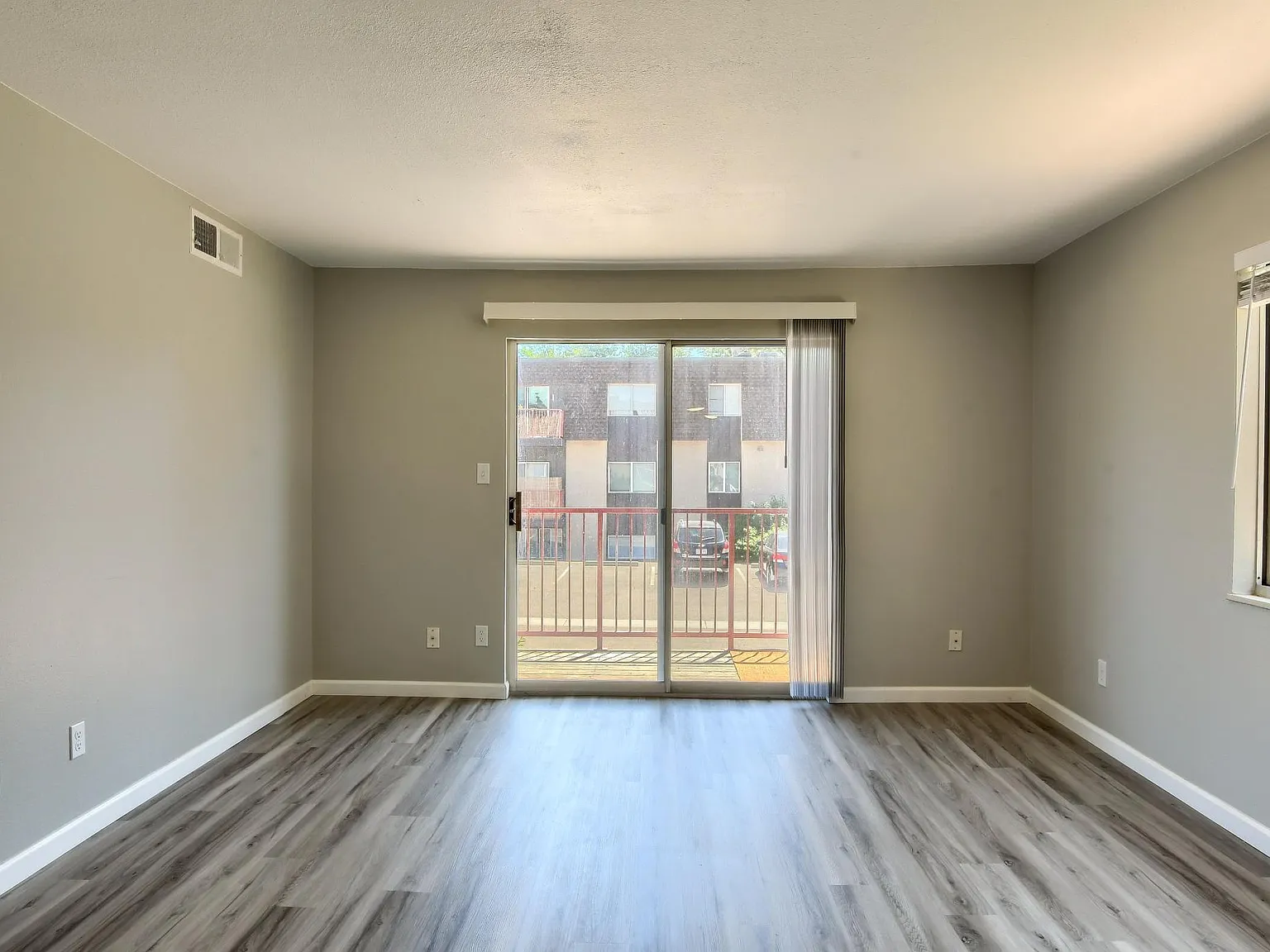 2 bed, 959 sqft, $1,750 — Photo 4