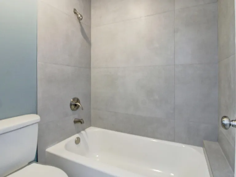 960 N Franklin Ave #960D — Photo 15