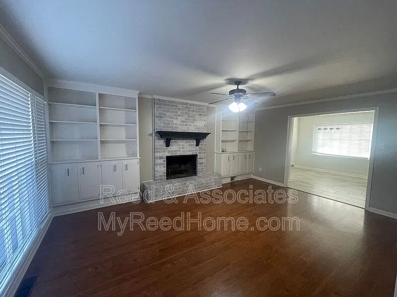 4 bed, 2.5 bath, 2453 sqft, $2,695 — Photo 2