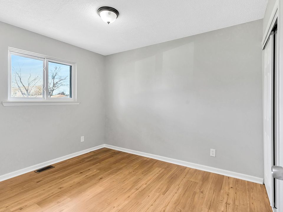 1st image of 1123 Sharon St