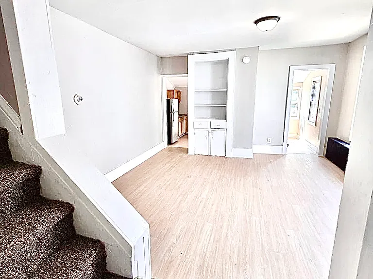221 N Pearl St — Photo 2