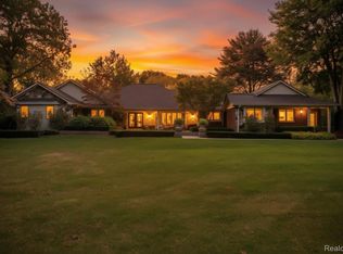 5300 Old Mill Rd, Rochester, MI 48306