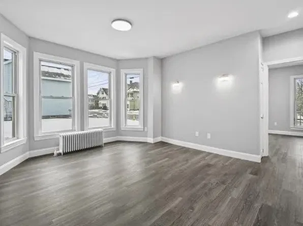 509 High St APT 1, Clinton, MA 01510