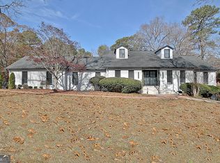 370 Dix Lee On Dr, Fayetteville, GA 30214