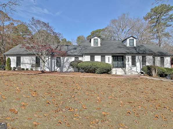 370 Dix Lee On Dr, Fayetteville, GA 30214