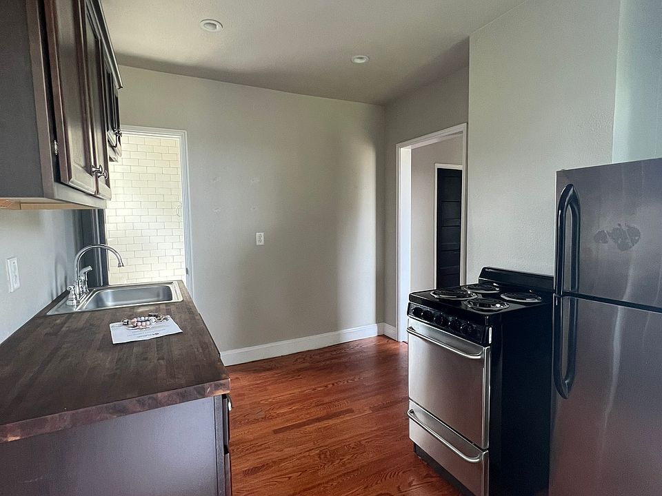 1st image of 2915 E Leigh St APT C