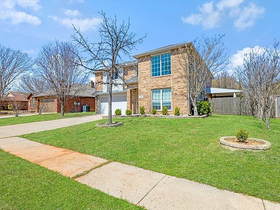 3rd image of 720 Pheasant Rd