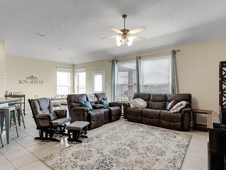 3058 Winterberry Ln — Photo 5