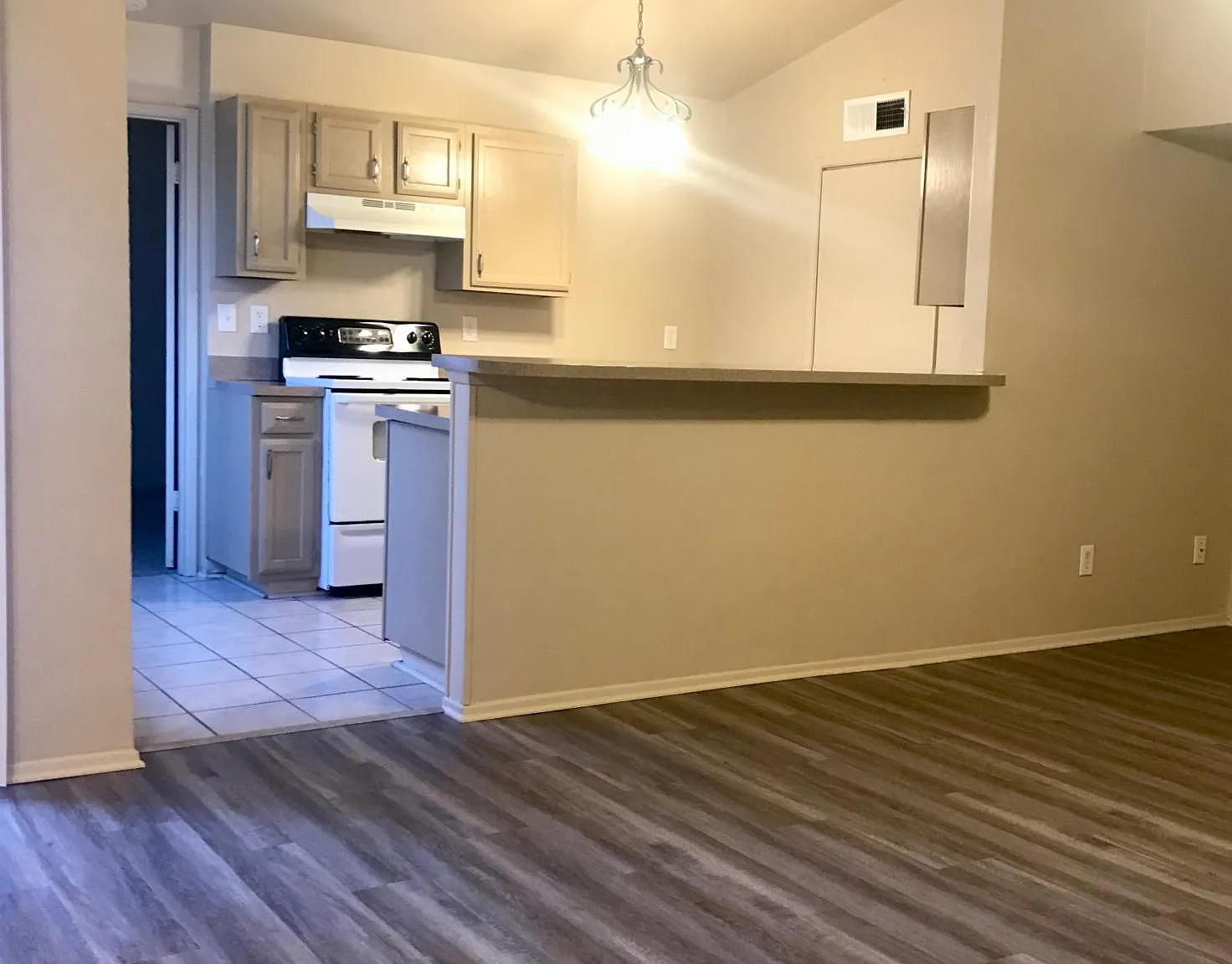 2 bed, 1227 sqft, $1,673 — Photo 2
