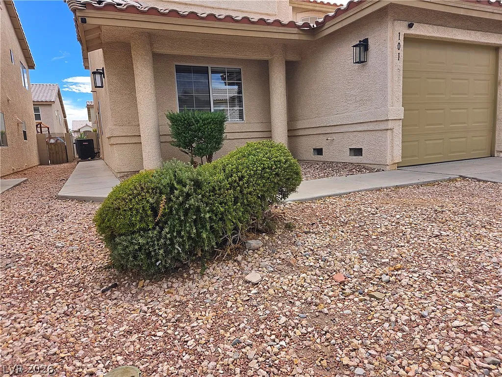 3 bed, 2.0 bath, 1356 sqft, $2,450 — Photo 1