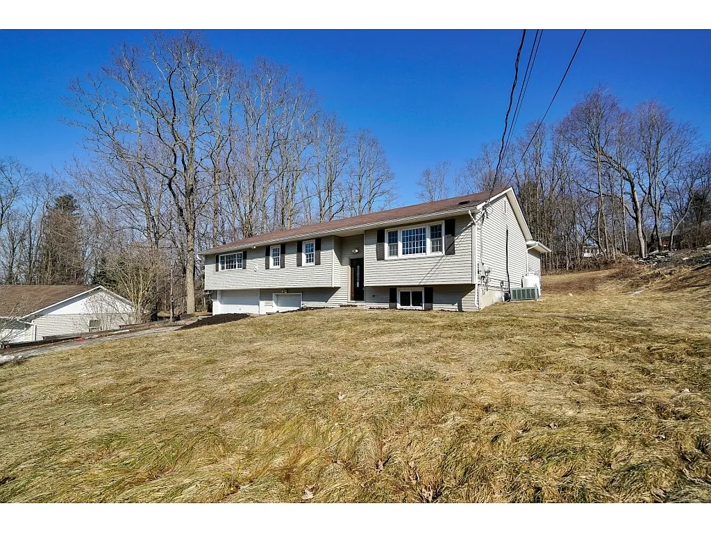 8 Michelle Dr photo 1
