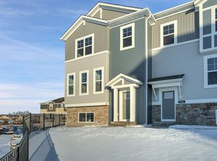 2216 Gateway Hill Rd, Saint Paul, MN 55109