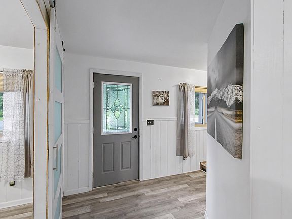4th image of 946 Gale Dr
