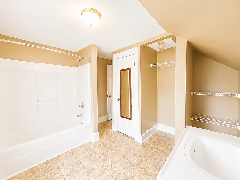 112 Babb St — Photo 17