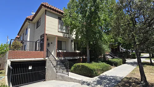 1049 Linden Ave #7 Photo 1