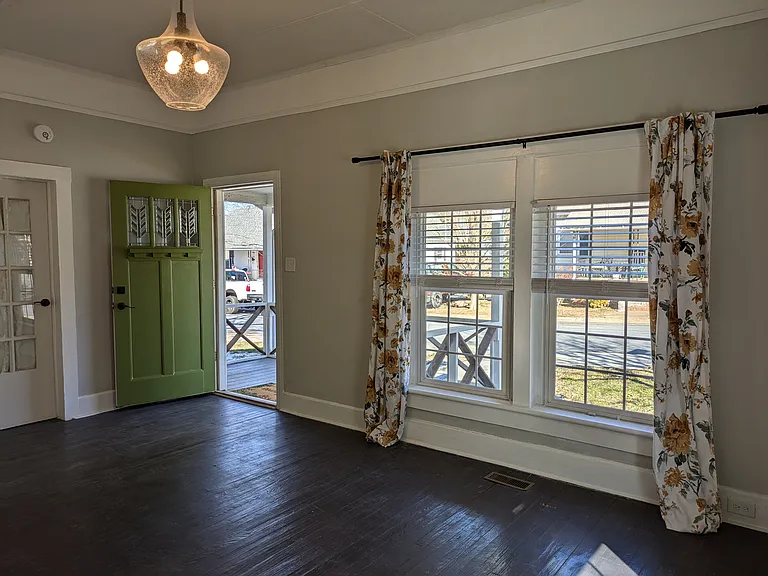 219 E Pressley Ave — Photo 8