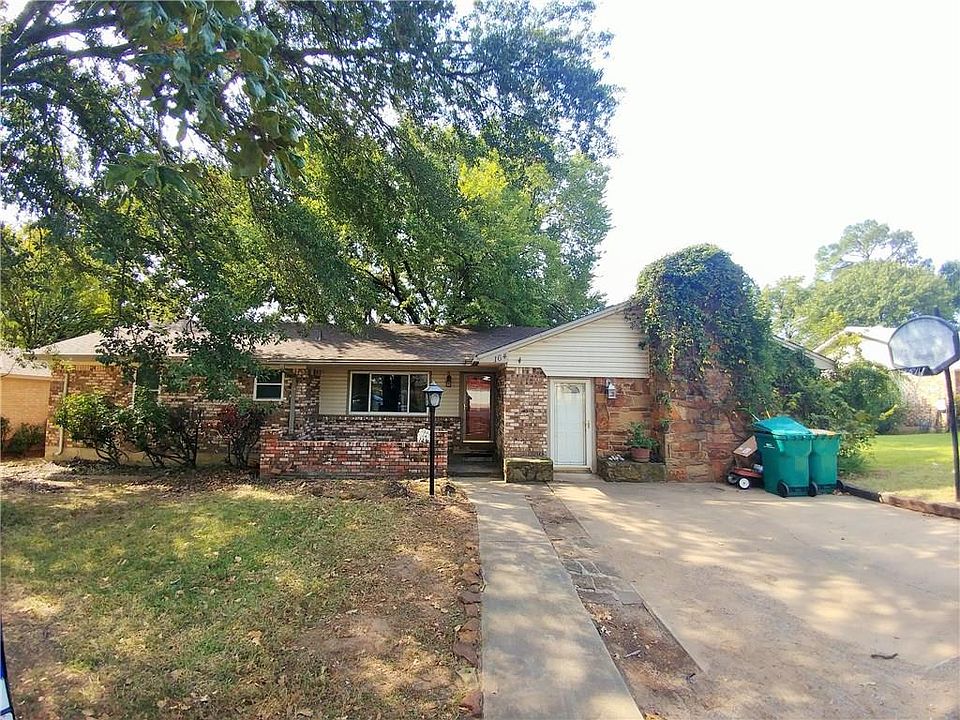 1st image of 164 Pine Dr
