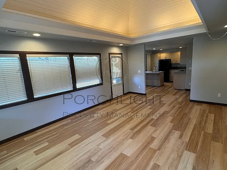 407 E Main St #A — Photo 8