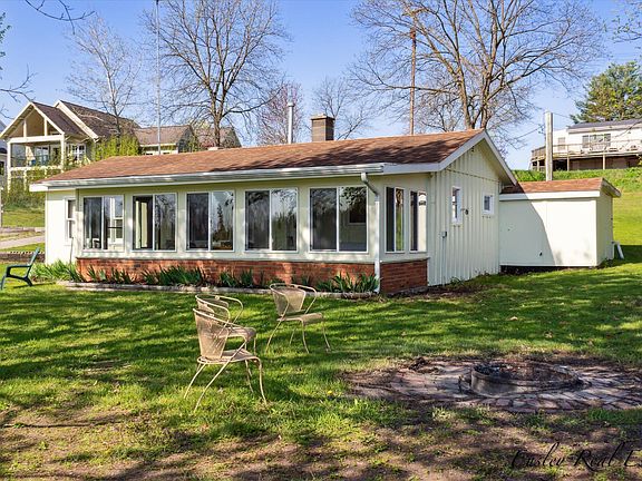 4th image of 16190 Larsen Ave