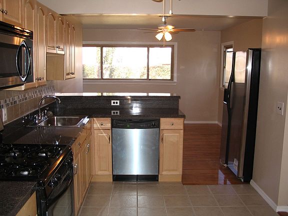 2nd image of 8 Plumtree Ln