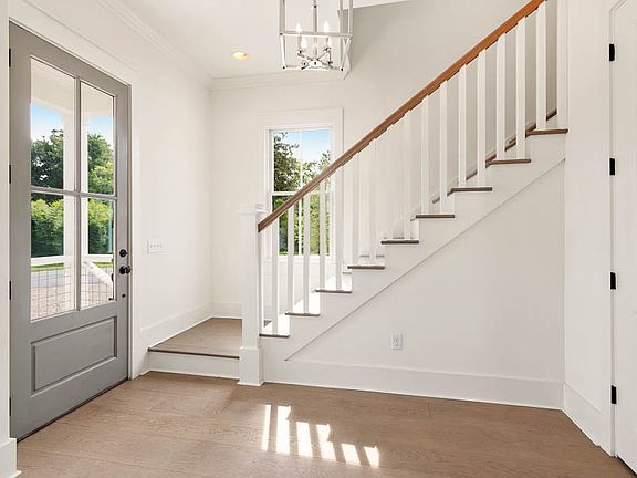 3rd image of 24 Glynn Oaks Ln