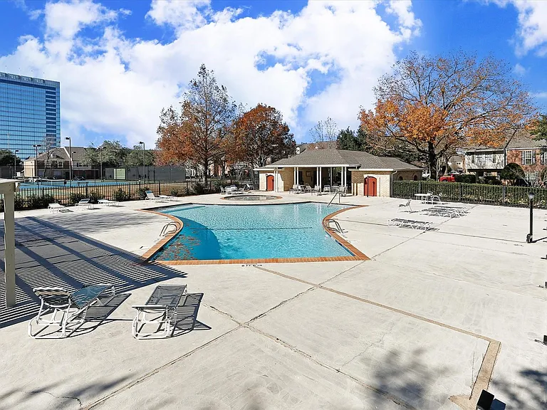 1617 W Sam Houston Pkwy S — Photo 24