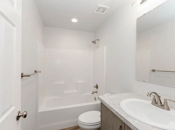 281 N Madrone Ave, Kuna, ID 83634
