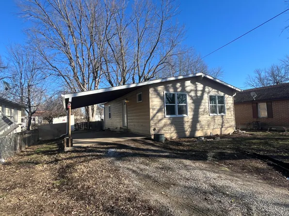 1122 S Ravenal Ave, Marshall, MO 65340