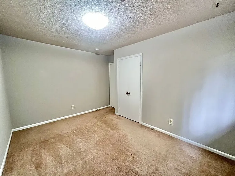 6011 Dixon Dr — Photo 16