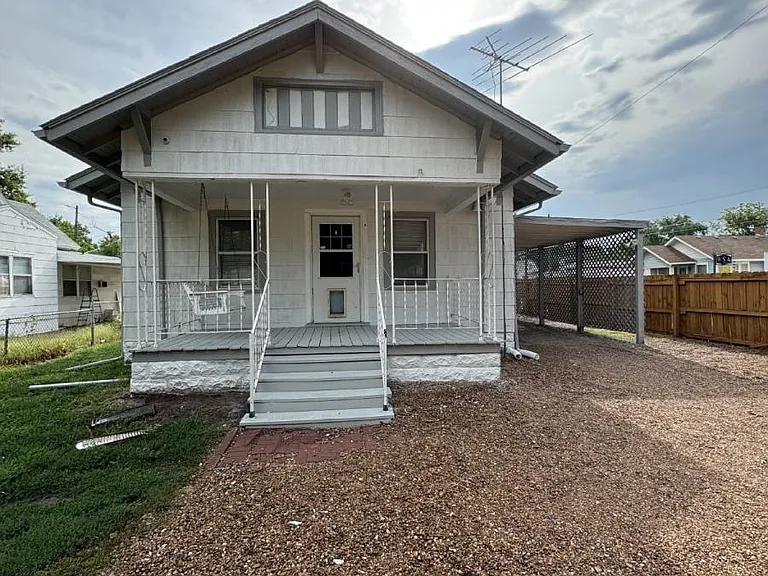 1556 S Palisade St — Photo 1