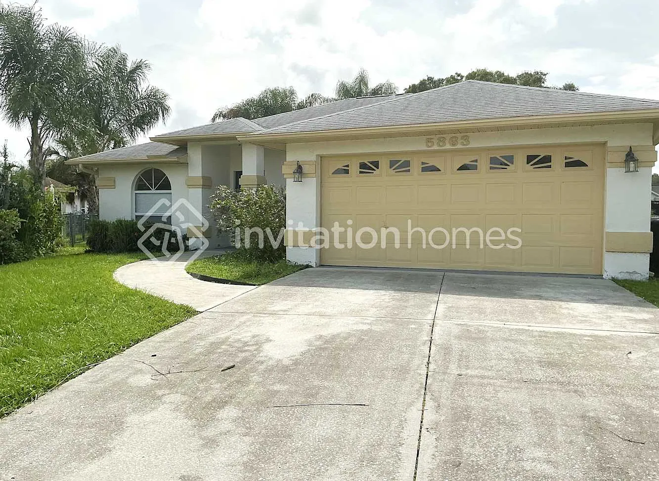 5863 Covington Way Sarasota, FL 34232 — Photo 1