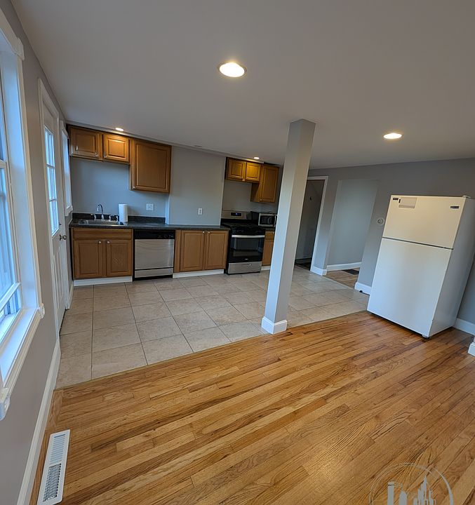 1st image of 43 Bolivar St #43