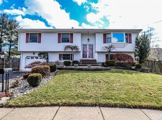 5 Timothy Ct, Edison, NJ 08837