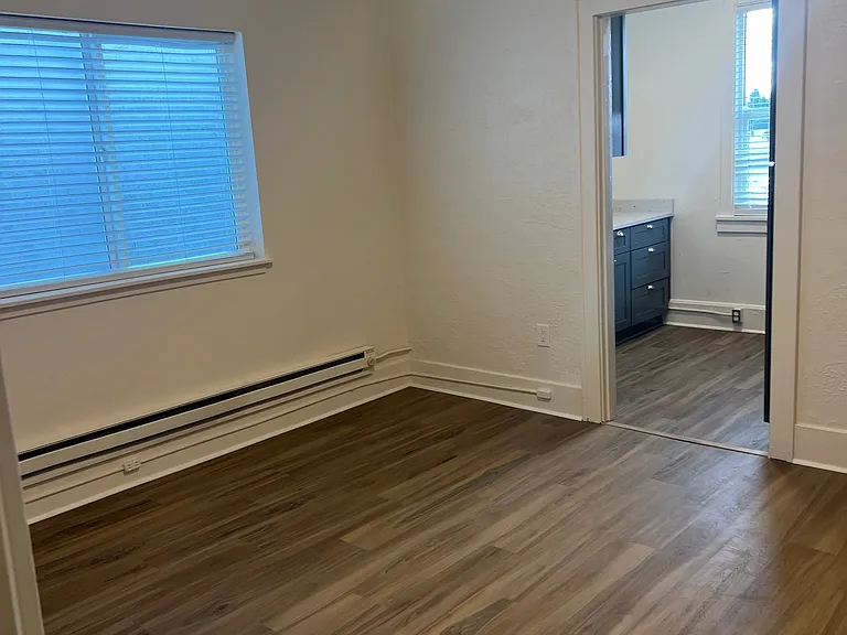 1237 Commerce Ave #6 — Photo 13