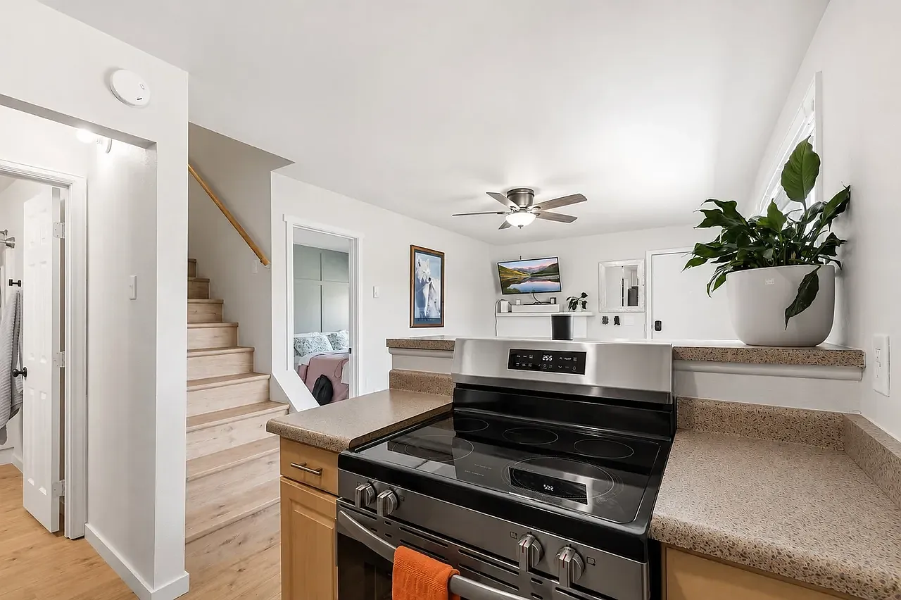 2 bed, 708 sqft, $2,600 — Photo 4