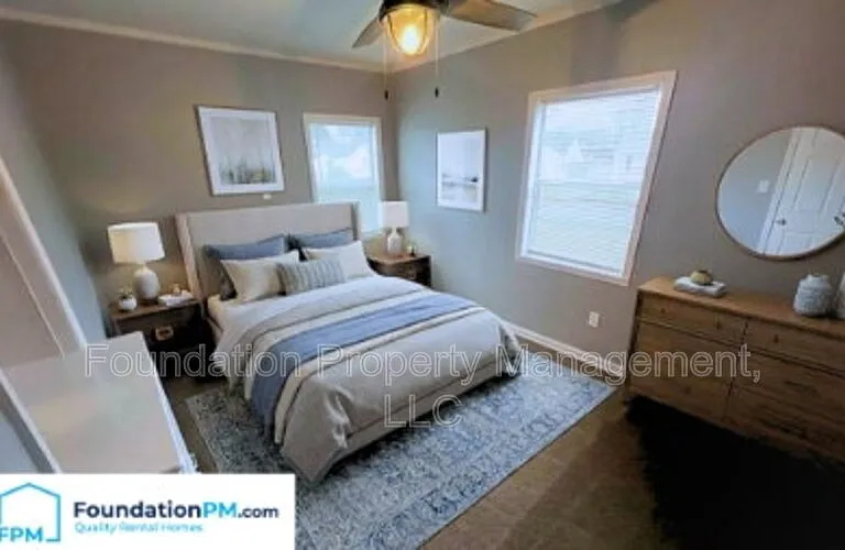 2412 Gentry Ave — Photo 12